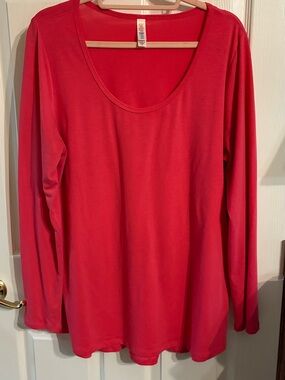 LuLaRoe Scoop Neck Long Sleeve Top in Bright Red